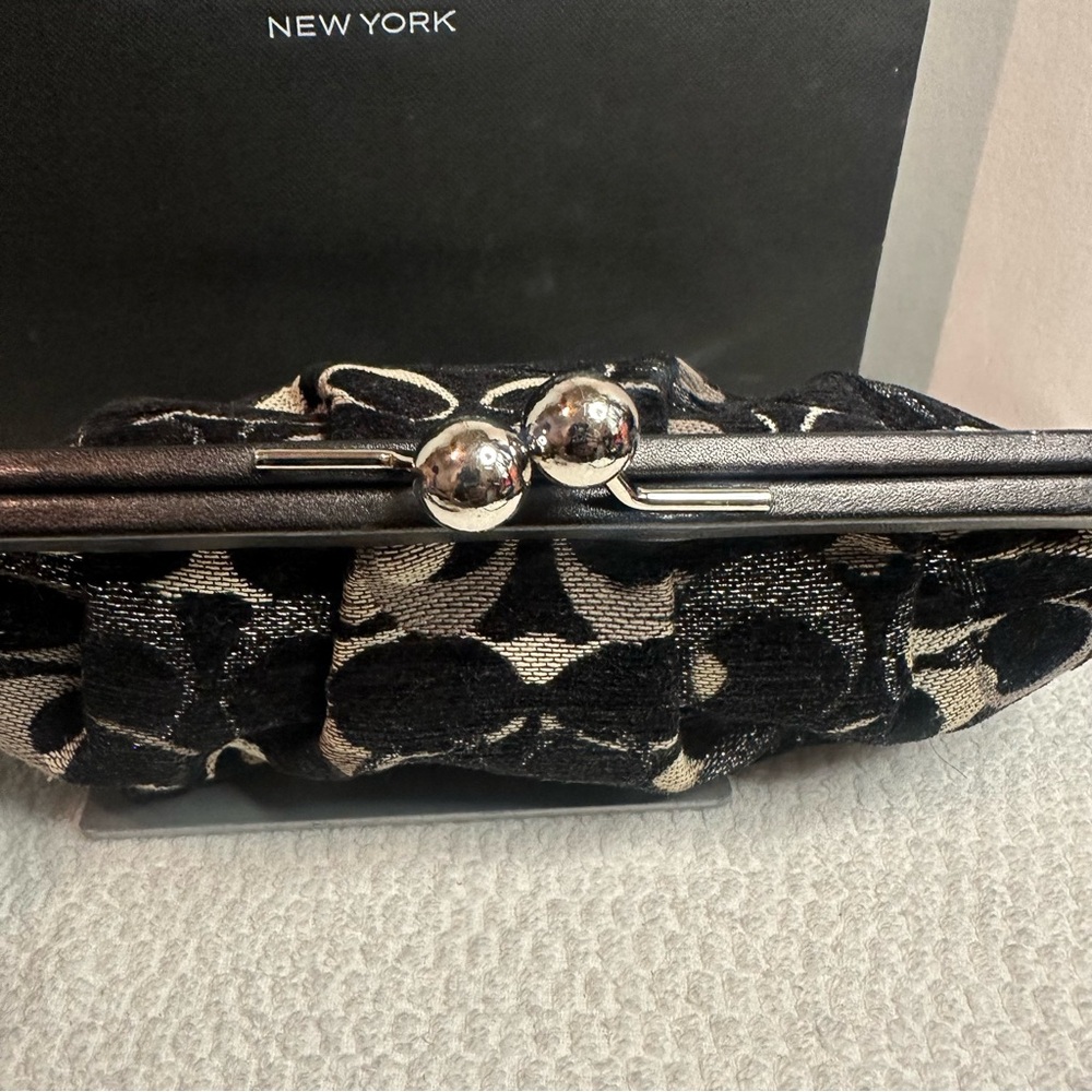 Vintage Coach 2005 kiss lock chenille Black and Silver Wristlet Clutch - Picture 6 of 13
